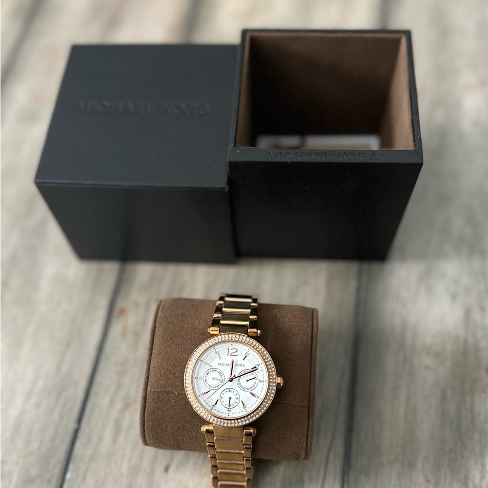 Michael Kors Rose Gold and White Women's Watch - Picture 9 of 11